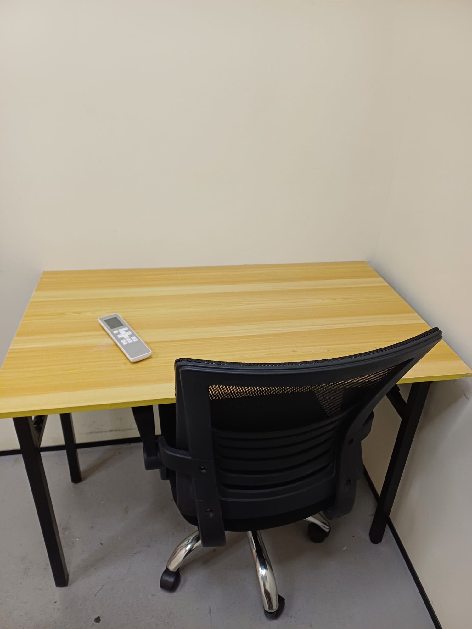 Season Place 獨立房單書枱 Private studio with single desk