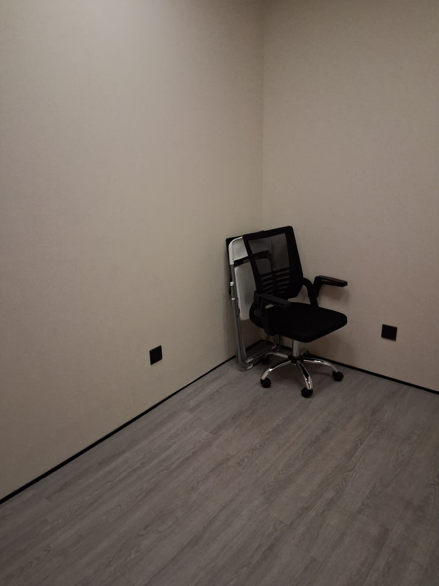 Season Place 獨立房 16C2 辦公椅 Room 16C2 with office chair