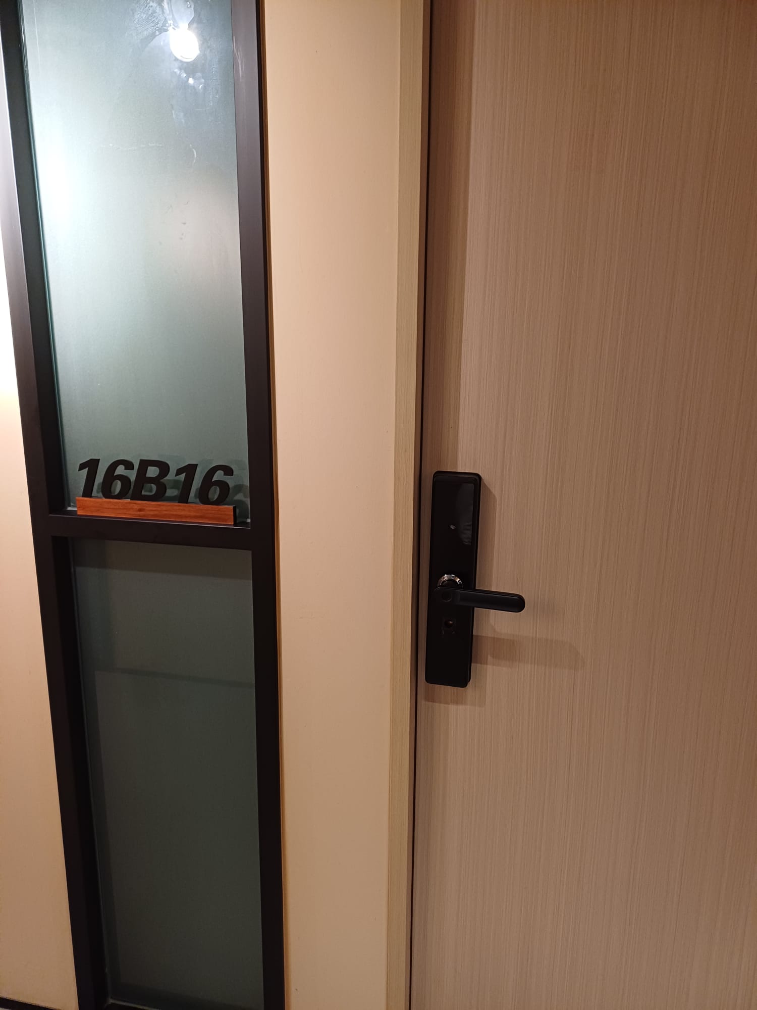 Season Place 獨立房電子門鎖 Private room with smart lock